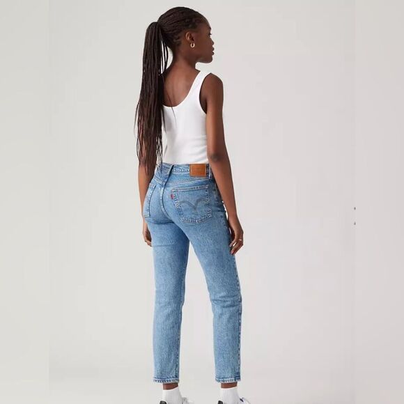 NWT Levi Wedgie Straight Fit Jeans - Picture 2 of 10